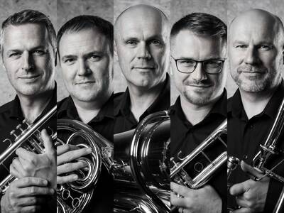 BrassFive černobíle